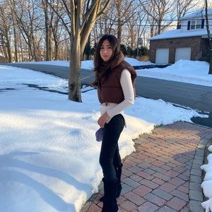 Cropped puffer vest